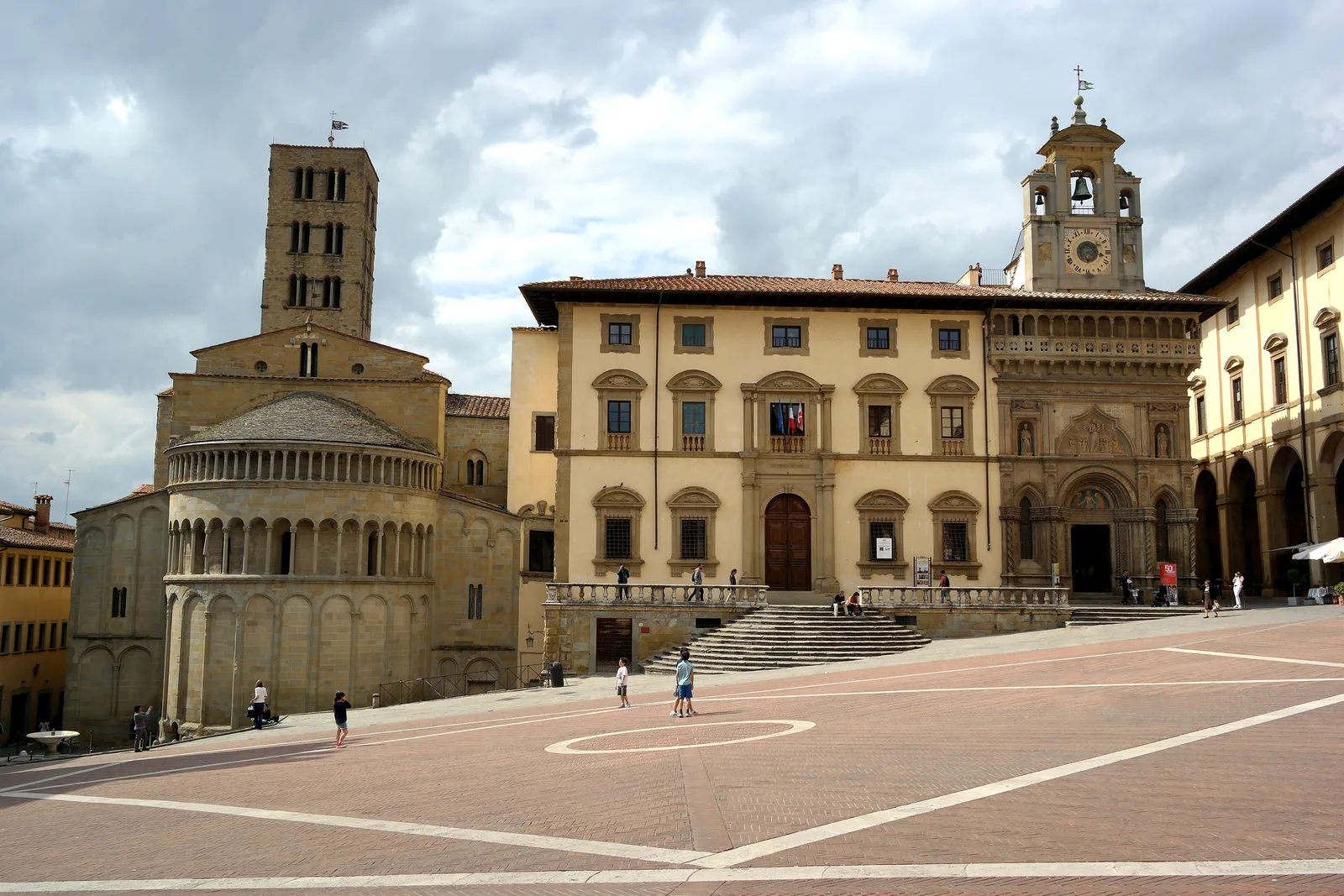 Piazza Grande in Arezzo, photograph by Luca Aless